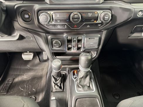 Used 2022 Jeep Wrangler Unlimited Willys image 17