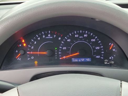 Used 2011 Toyota Camry image 29