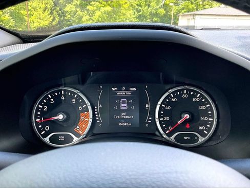 Used 2020 Jeep Renegade Latitude w/ Popular Equipment Group AWD/4WD image 9