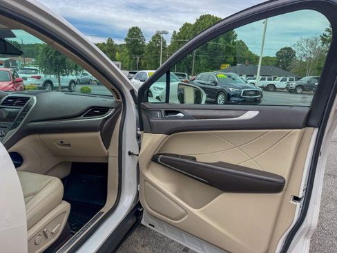 Used 2019 Lincoln MKC Reserve w/ MKC Technology Package FWD image 21