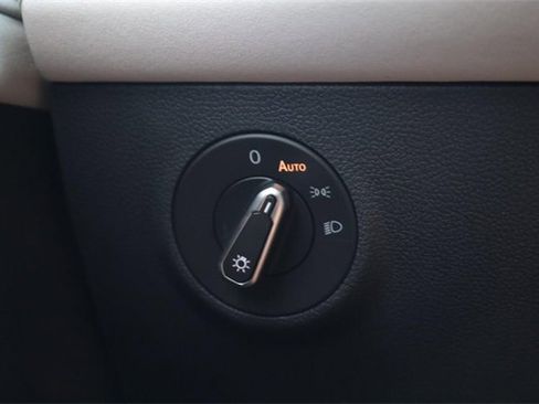 New 2025 Volkswagen Taos SE image 20