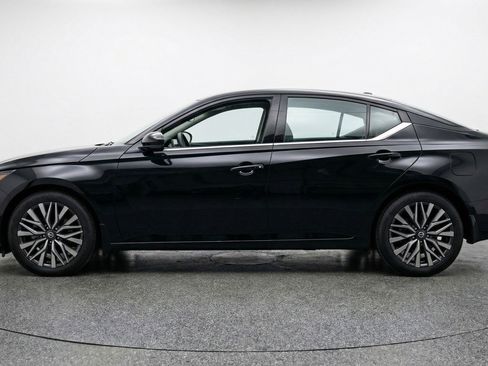 Used 2025 Nissan Altima 2.5 SV image 3