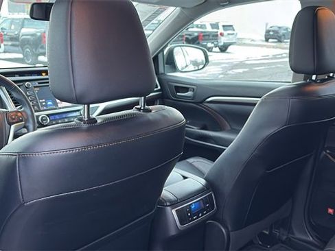 Used 2015 Toyota Highlander Limited image 24