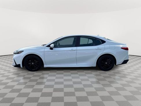 Used 2025 Toyota Camry SE FWD image 4