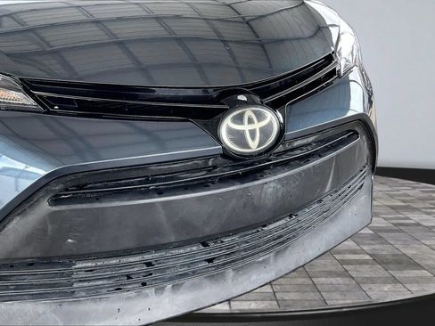 Used 2017 Toyota Corolla LE FWD image 29