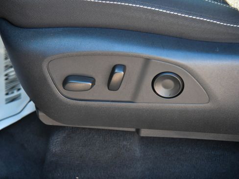 Used 2024 Chevrolet Traverse LT image 17