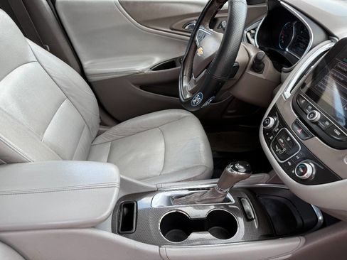 Used 2017 Chevrolet Malibu LT w/ Leather Package image 10