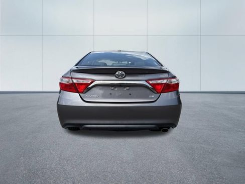 Used 2017 Toyota Camry SE w/ Moonroof Package FWD image 6