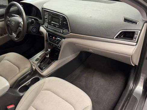 Used 2017 Hyundai Elantra SE image 13