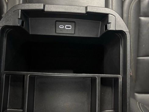 Used 2023 GMC Yukon SLT image 28