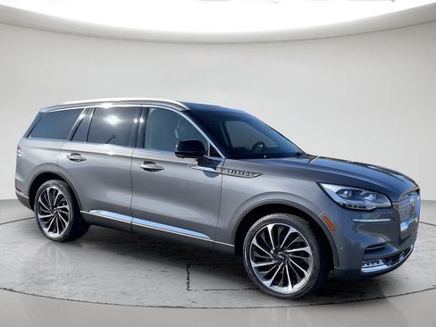 Used 2023 Lincoln Aviator Reserve w/ Equipment Group 201A AWD/4WD image 4