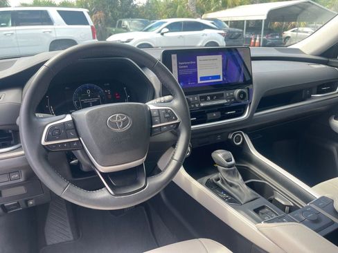 Used 2025 Toyota Grand Highlander FWD image 15