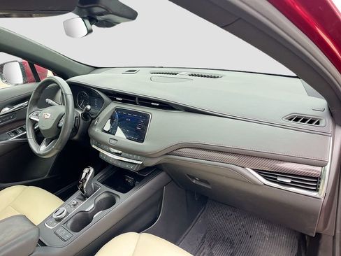 Used 2023 Cadillac XT4 Sport FWD image 28