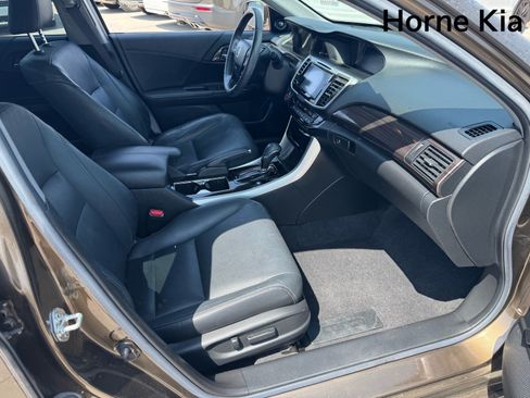 Used 2017 Honda Accord Touring image 25