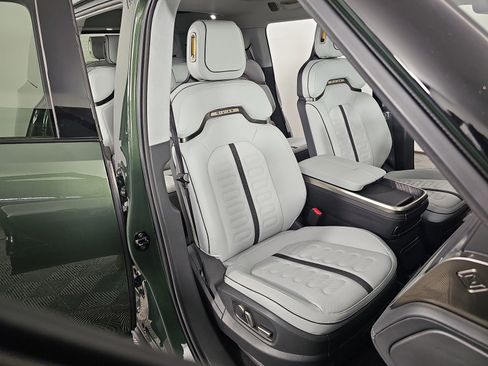 Used 2023 Rivian R1S Adventure image 24