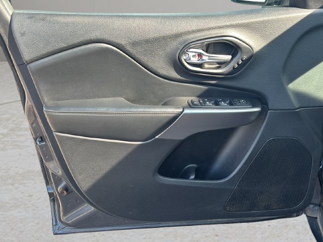 Used 2019 Jeep Cherokee Limited FWD image 16