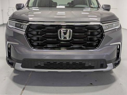 Certified 2025 Honda Pilot Touring image 2