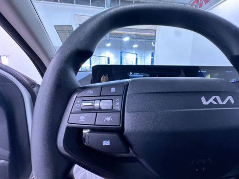 Used 2025 Kia K4 LXS image 20
