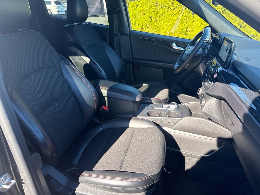 Used 2025 Ford Escape ST-Line Select AWD/4WD image 25
