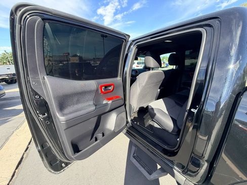 Used 2021 Toyota Tacoma TRD Off-Road w/ Technology Package AWD/4WD image 20