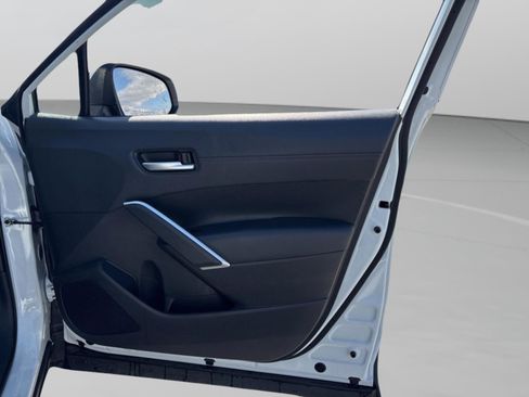 Used 2022 Toyota Corolla Cross XLE w/ Convenience Package image 35