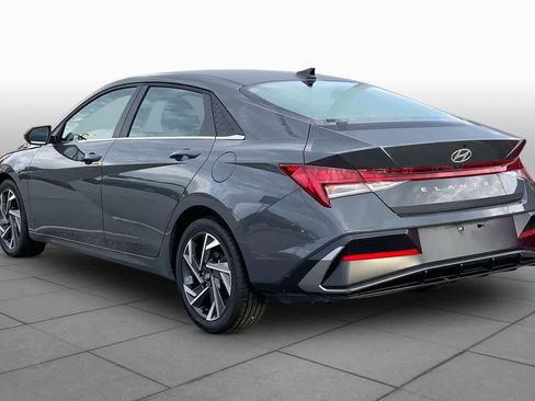 Used 2025 Hyundai Elantra SEL FWD image 12