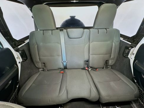 Used 2019 Jeep Wrangler Unlimited Sahara AWD/4WD image 13