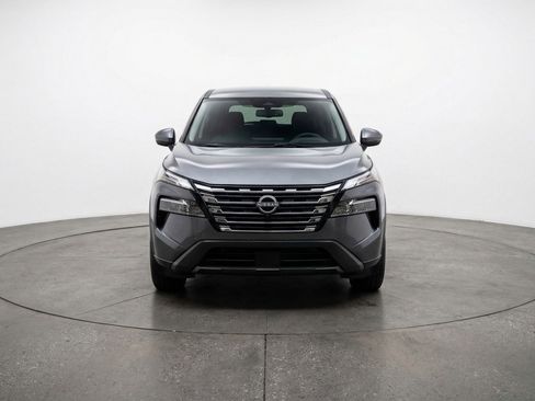 Used 2025 Nissan Rogue SV image 2