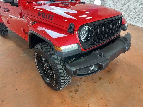 Used 2024 Jeep Gladiator Sport image 9