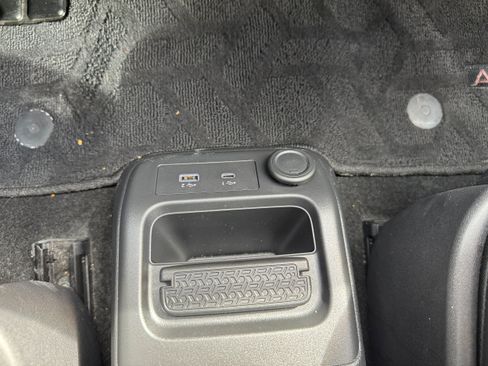 Used 2024 Nissan Ariya AWD image 30