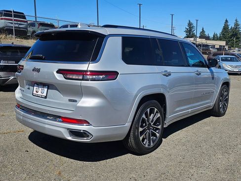 Used 2022 Jeep Grand Cherokee L Overland w/ Advanced Protech Group III AWD/4WD image 8