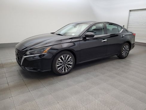 Used 2023 Nissan Altima 2.5 SV FWD image 2