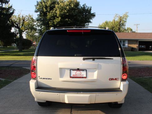 Used 2013 GMC Yukon Denali AWD/4WD image 8