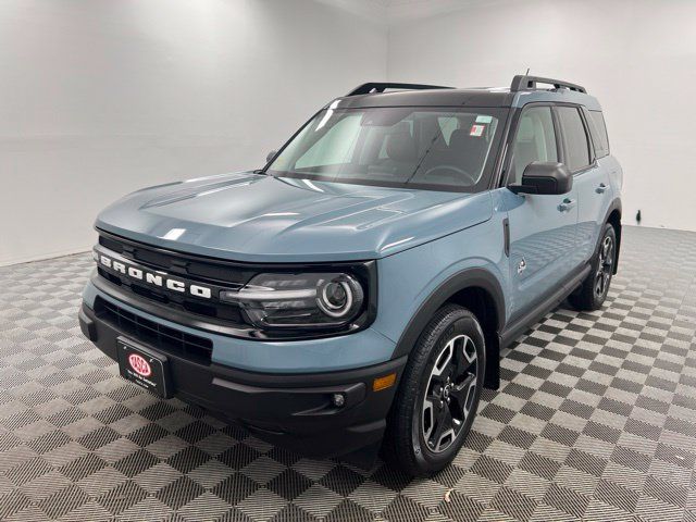 Used 2023 Ford Bronco Sport Outer Banks w/ Tech Package AWD/4WD image 2