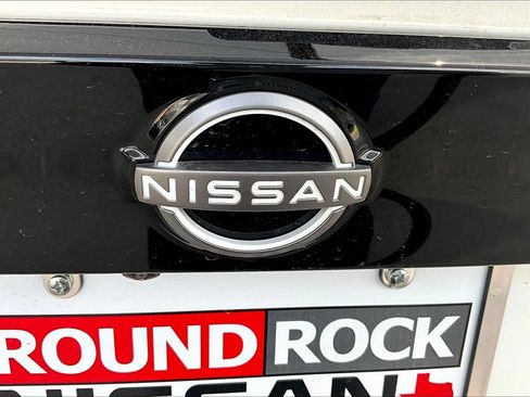 Used 2025 Nissan Kicks SR w/ SR Premium Package FWD image 8