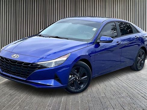 Used 2023 Hyundai Elantra SEL w/ Cargo Package image 11