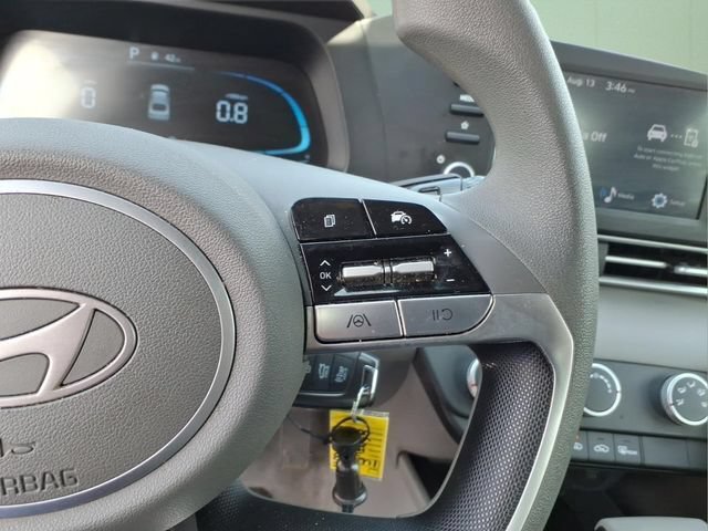 Used 2025 Hyundai Elantra SE FWD image 23