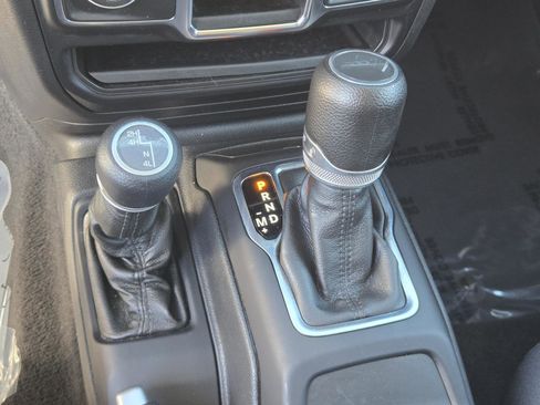 Certified 2023 Jeep Gladiator Sport image 15