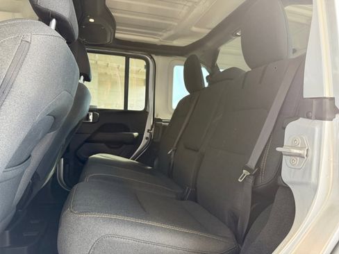 Used 2024 Jeep Wrangler Sahara image 17