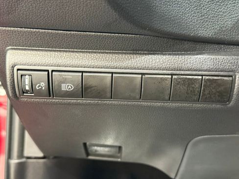 Used 2025 Toyota Corolla LE image 30