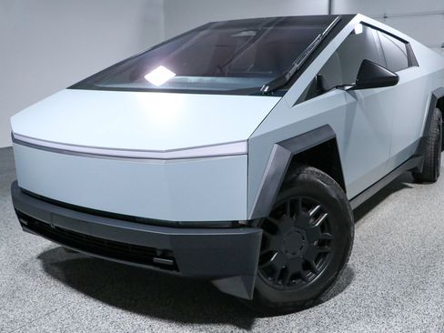 Used 2024 Tesla Cybertruck AWD Crew Cab image 27
