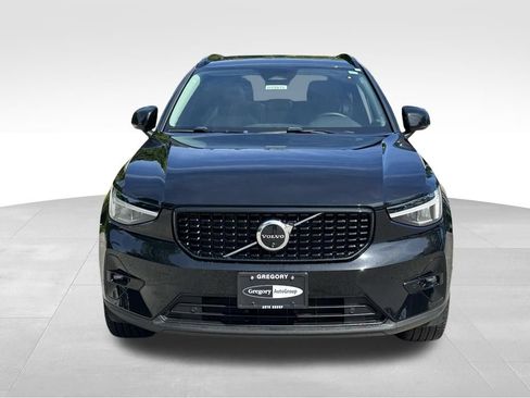 Used 2025 Volvo XC40 B5 Plus AWD/4WD image 3
