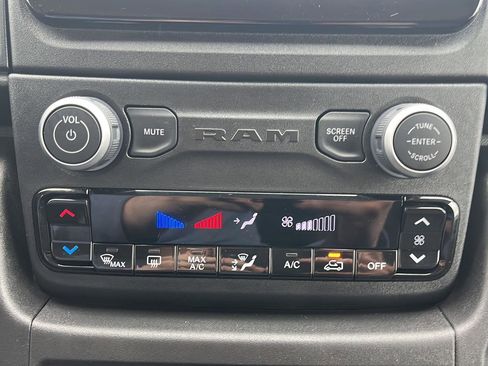 Used 2025 RAM ProMaster 3500 w/ Convenience Group image 20