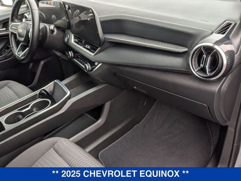 Used 2025 Chevrolet Equinox LT image 36