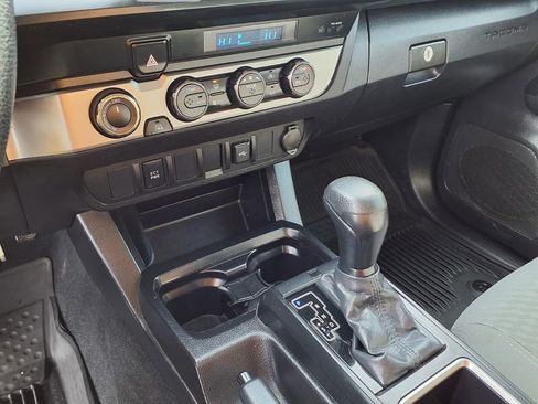Used 2022 Toyota Tacoma SR image 9