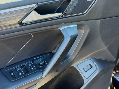 Used 2023 Volkswagen Tiguan SEL R-Line image 22