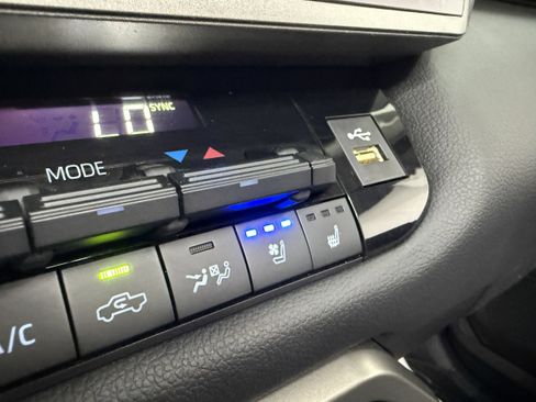 Used 2022 Toyota Tundra Limited image 21