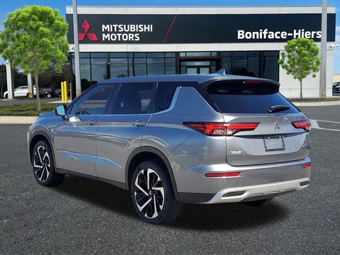 Used 2023 Mitsubishi Outlander SE FWD image 3