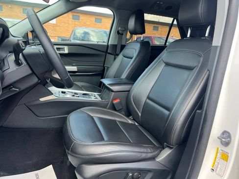 Certified 2024 Ford Explorer XLT w/ Equipment Group 202A AWD/4WD image 18