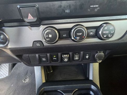 Used 2019 Toyota Tacoma TRD Sport image 29